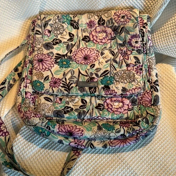 Vera Bradley Penelope’s Garden Hedgehog Purse & Wallet - Picture 2 of 8